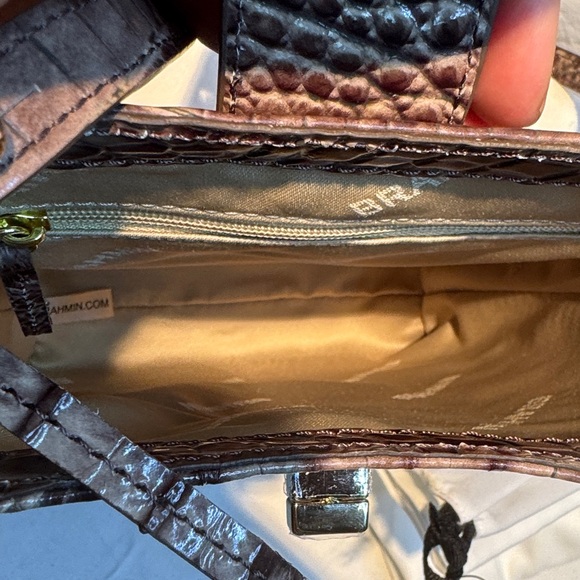 🆕 Brahmin Elegant Brown Crocodile Pattern Shoulder Bag - Picture 6 of 9